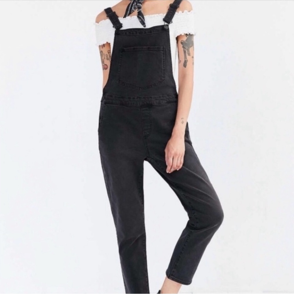 URBAN OUTFITTERS black overalls